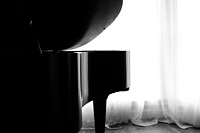 child at piano